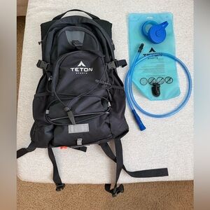 TETON Sports Hydration Pack with Blue Reservoir 18L